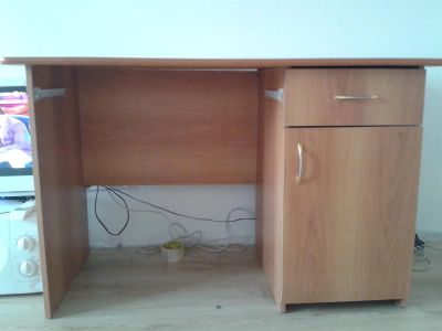 Лот: 3943484. Фото: 1. Письменный стол с тумбой и выкатной... Другое (мебель)