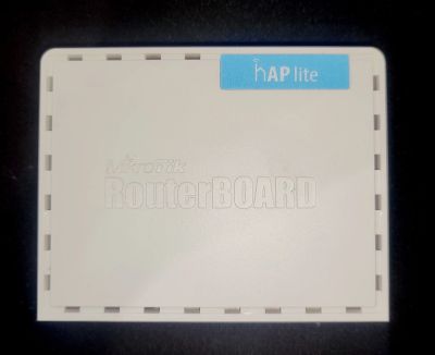 Лот: 18629611. Фото: 1. Wi-Fi роутер mikrotik hap lite. Маршрутизаторы (роутеры)