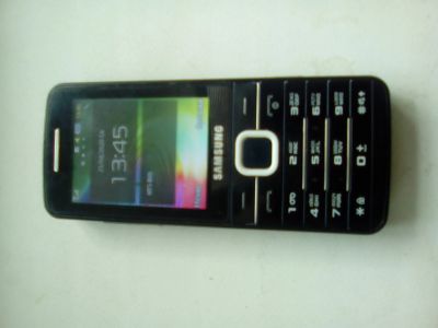 Лот: 15732723. Фото: 1. Samsung GT-S5611 2.4дюйма Метал... Кнопочные мобильные телефоны