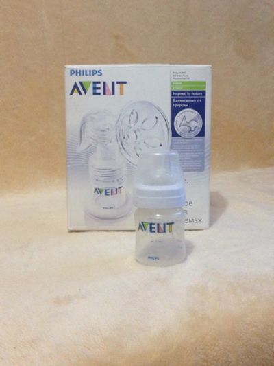 Лот: 3826400. Фото: 1. Молокоотсос Avent ручной + бутылочка... Всё для кормления