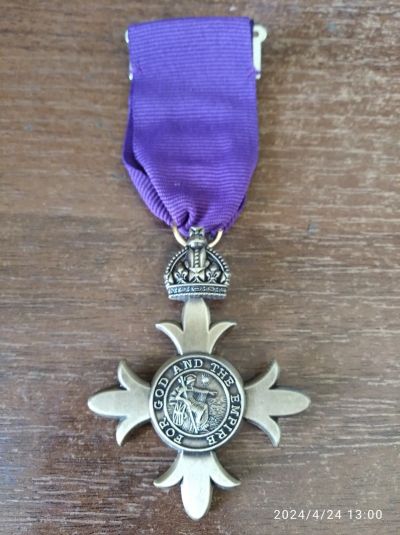 Лот: 22165514. Фото: 1. Орден Королевский военный крест... Вещи известных людей, автографы