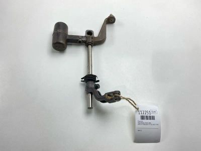 Лот: 25364706. Фото: 1. Рычаг КПП Mazda Mazda 3 2006 GC0217710D... Двигатель и элементы двигателя