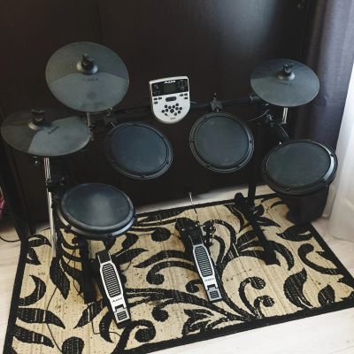 Лот: 14573035. Фото: 1. Электронная ударка установка Alesis... Ударные