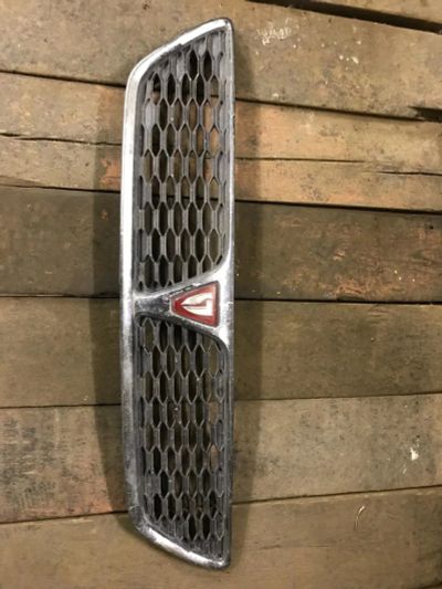 Лот: 12682931. Фото: 1. Решетка радиатора Toyota vista. Кузов