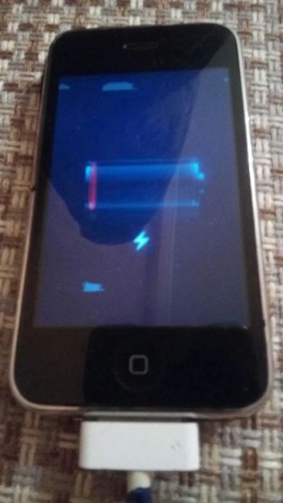 Лот: 10833575. Фото: 1. Iphone 3g 16g. Смартфоны
