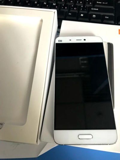 Лот: 14181841. Фото: 1. Xiaomi mi5 mi 5 3\64Gb Отличное... Смартфоны