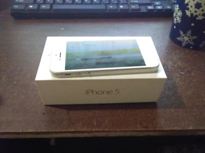 Лот: 16740669. Фото: 1. iphone 5 16gb (белый). Смартфоны