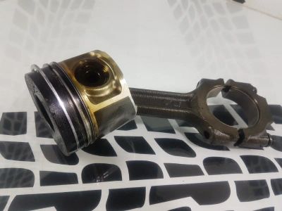 Лот: 23592775. Фото: 1. Поршень с шатуном Opel Astra Z19DTH. Двигатель и элементы двигателя