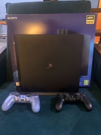 Лот: 17861991. Фото: 1. PlayStation 4 Pro 1 Tb. Аксессуары для игровых приставок, консолей, геймпады