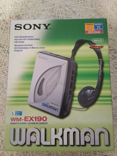 Лот: 17312637. Фото: 1. Кассетный плеер Sony. Плееры