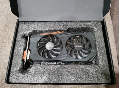 Лот: 16513696. Фото: 1. Видеокарта Gigabyte Aorus RX580... Видеокарты