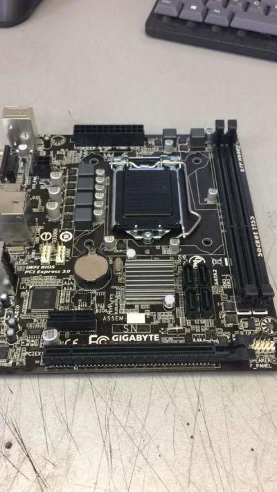 Лот: 9262549. Фото: 1. Материнская плата Gigabyte GA-H61M-S... Материнские платы