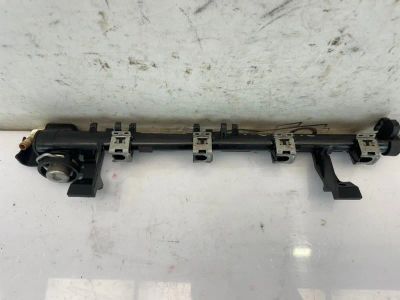 Лот: 24965221. Фото: 1. топливная рейка Ford Focus CB4. Топливная система