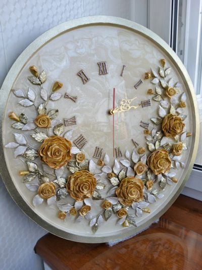 Лот: 19067538. Фото: 1. Настенные часы "Розы" из эпоксидной... Часы настенные, настольные