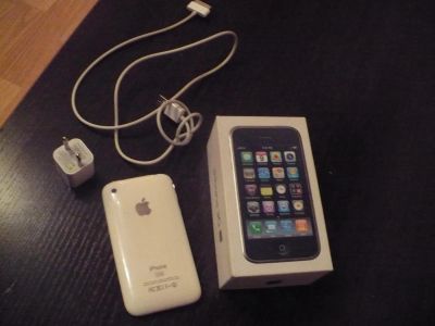 Лот: 3108733. Фото: 1. Продам IPhone 3GS НЕ ИСПРАВНЫЙ... Кнопочные мобильные телефоны