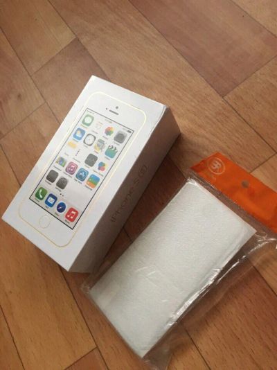 Лот: 9943582. Фото: 1. iPhone 5S Gold 16GB. Смартфоны