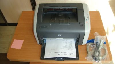 Лот: 2375569. Фото: 1. лазерный принтер HP 1010 - единственный... Лазерные принтеры