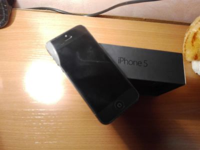 Лот: 7099233. Фото: 1. iphone 5 16gb черный. Кнопочные мобильные телефоны