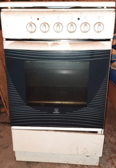 Лот: 25243113. Фото: 1. Электрическая плита Indesit K... Плиты, духовые шкафы, варочные поверхности