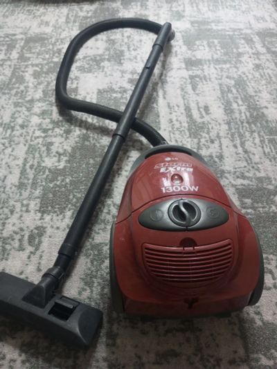 Лот: 25645299. Фото: 1. Пылесос Lg 1300W с рубля. Пылесосы, паровые швабры