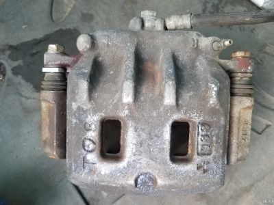 Лот: 16370102. Фото: 1. Тормозной суппорт Subaru Legacy... Тормозная система