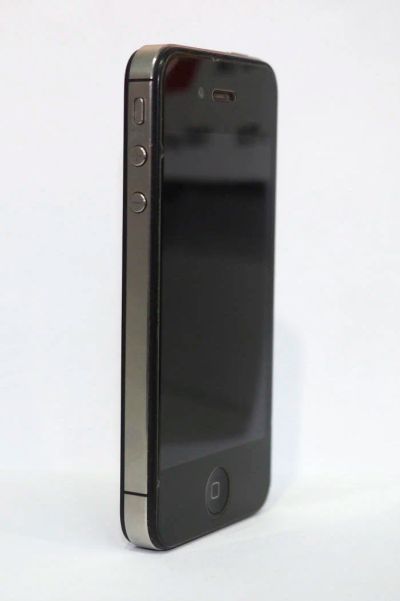 Лот: 9728380. Фото: 1. Iphone 4s 8 gb оригинал. Смартфоны