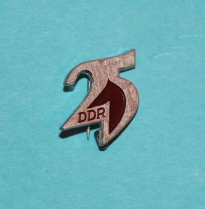 Лот: 8818235. Фото: 1. Знак: ГДР 25. 25 лет ГДР. Малый... Юбилейные