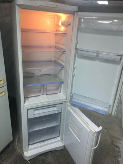 Лот: 10456062. Фото: 1. Б/у холодтльник indesit no frost... Холодильники, морозильные камеры