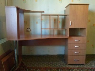 Лот: 5729485. Фото: 1. Компьютерный стол угловой. Компьютерные и письменные столы