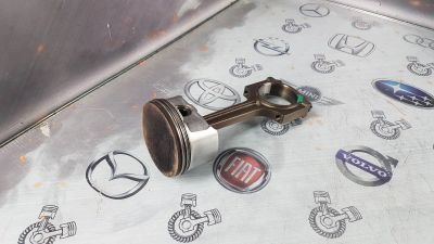 Лот: 23588328. Фото: 1. Поршень с шатуном Ford Mondeo... Двигатель и элементы двигателя
