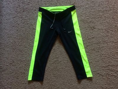 Лот: 12445809. Фото: 1. Бриджи Nike Dri Fit. Спортивные брюки, штаны
