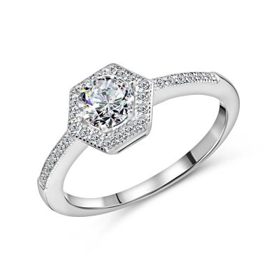 Лот: 23822226. Фото: 1. Серебряное кольцо с фианитами. Кольца, перстни