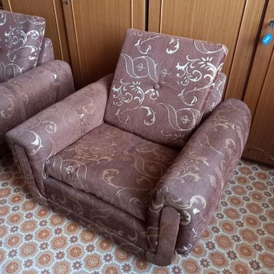 Лот: 6330887. Фото: 1. Кресла с журнальным столиком для... Кресла, пуфы