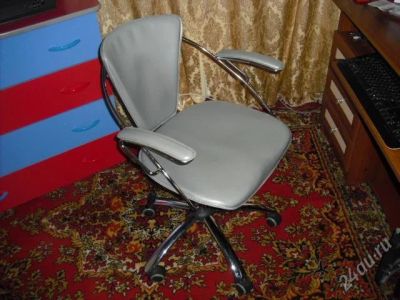Лот: 1373580. Фото: 1. Стул компьютерный. Столы, стулья, обеденные группы