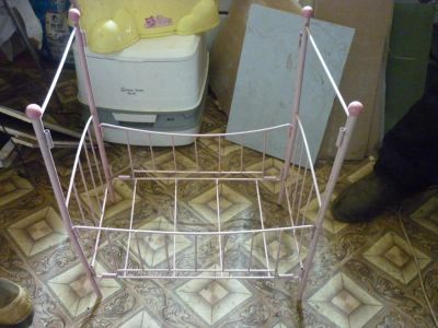 Лот: 9669359. Фото: 1. Кроватка для куклы металлическая... Куклы и аксессуары
