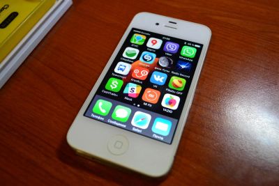 Лот: 7110398. Фото: 1. IPhone 4S 8Gb комплект 9.0.2 MF265RU... Смартфоны