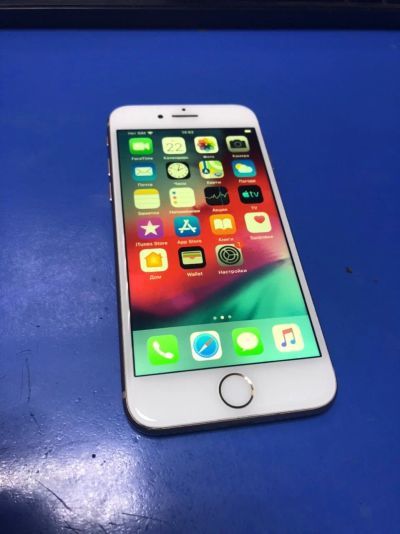 Лот: 14616395. Фото: 1. IPhone 8 64Gb. Смартфоны