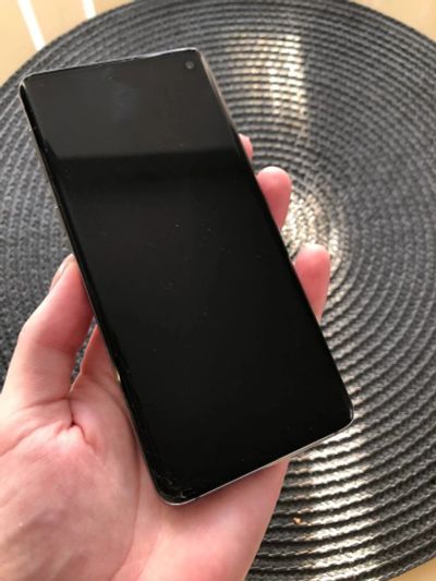 Лот: 17122087. Фото: 1. Samsung Galaxy S10. Смартфоны