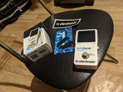 Лот: 4027097. Фото: 1. Гитарный тюнер TC Electronic PolyTune. Гитарные эффекты и комбоусилители