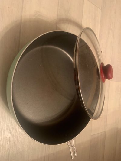 Лот: 20995919. Фото: 1. сковородка с крышкой без ручки. Сковороды и сотейники