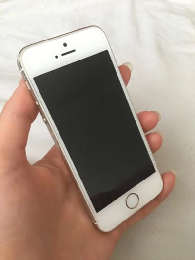 Лот: 7827116. Фото: 1. IPhone 5s 16 gb gold. Смартфоны