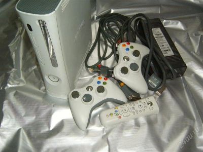 Лот: 1035379. Фото: 1. XBOX 360 отличном состоянии, комплект. Игровые приставки, консоли