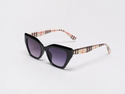 Лот: 24977749. Фото: 1. Очки Burberry. Очки солнцезащитные