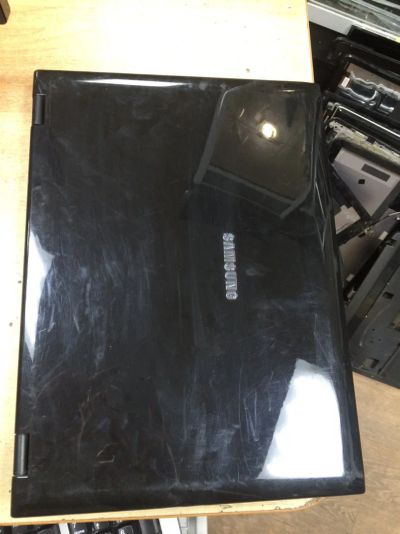Лот: 9340440. Фото: 1. корпус петли шарниры Samsung R60plus. Корпуса, блоки питания