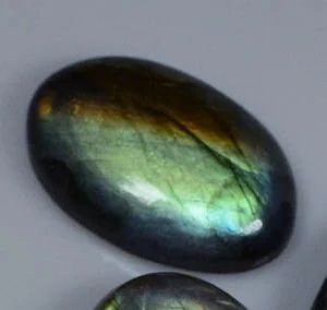 Лот: 9001372. Фото: 1. лабрадорит кабошон №338 размер... Драгоценные и поделочные камни