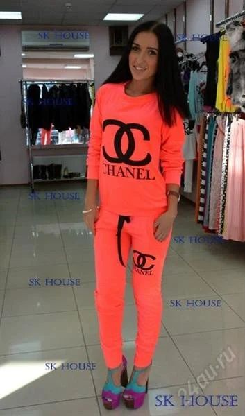 Лот: 2174674. Фото: 1. костюм CHANEL. Другое (одежда, обувь, галантерея)