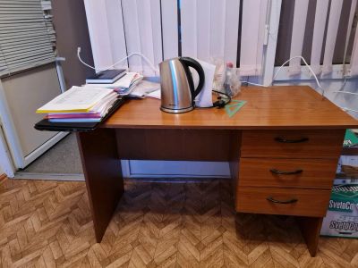 Лот: 17156720. Фото: 1. стол письменный. Компьютерные и письменные столы