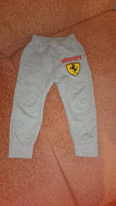 Лот: 4628785. Фото: 1. Продам штанишки Ferrari. Брюки, шорты, джинсы