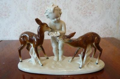 Лот: 4270996. Фото: 1. старинная статуэтка мальчик с... Фигурки, статуэтки