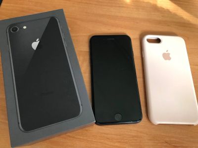 Лот: 17389925. Фото: 1. IPhone 8, 64 GB. Смартфоны